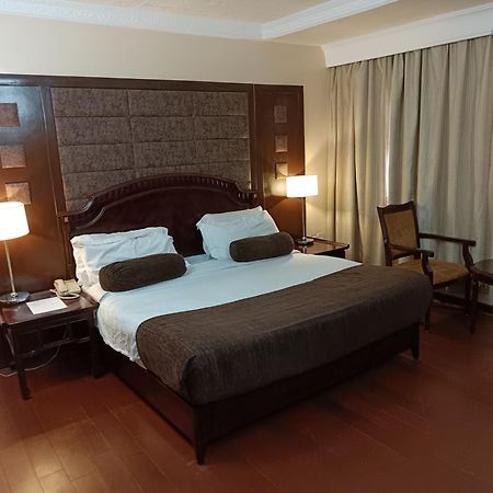 Owu Crown Hotel イバダン エクステリア 写真