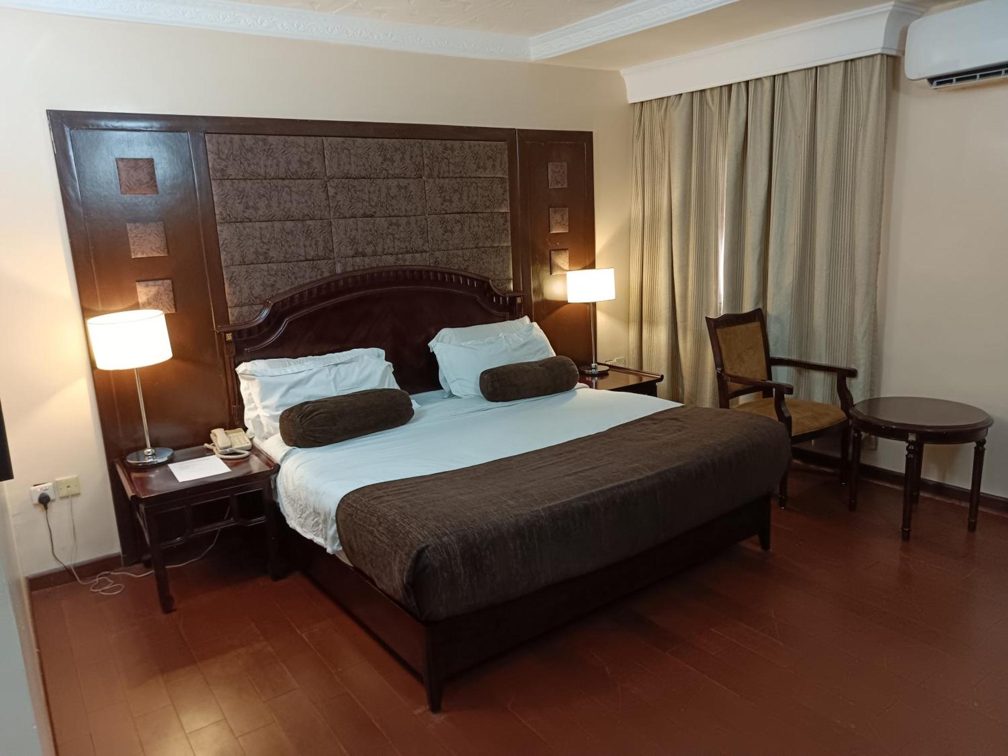 Owu Crown Hotel イバダン エクステリア 写真