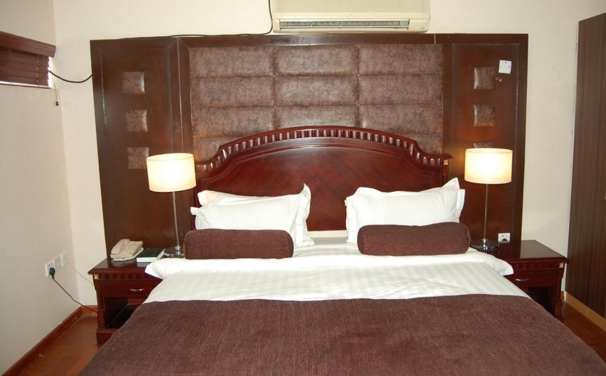 Owu Crown Hotel イバダン エクステリア 写真